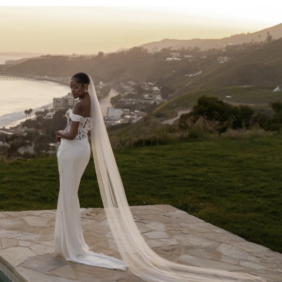 JLUXLABEL Elegant White Wedding Dress - Picture 1 of 3